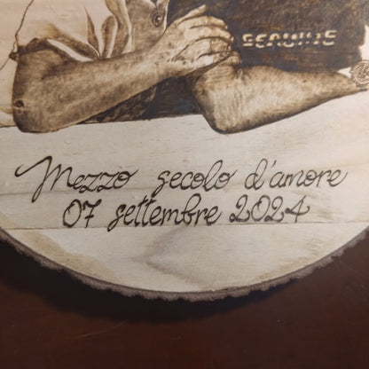 Ritratto pirografato su disco di legno