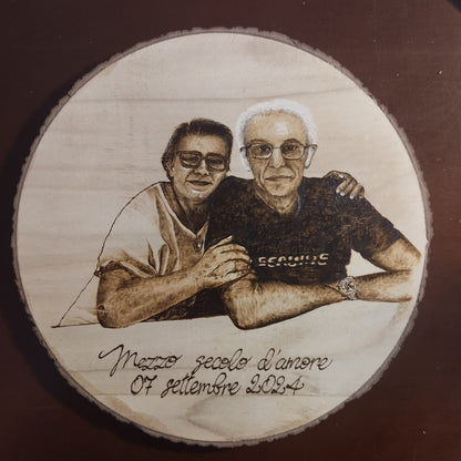 Ritratto pirografato su disco di legno