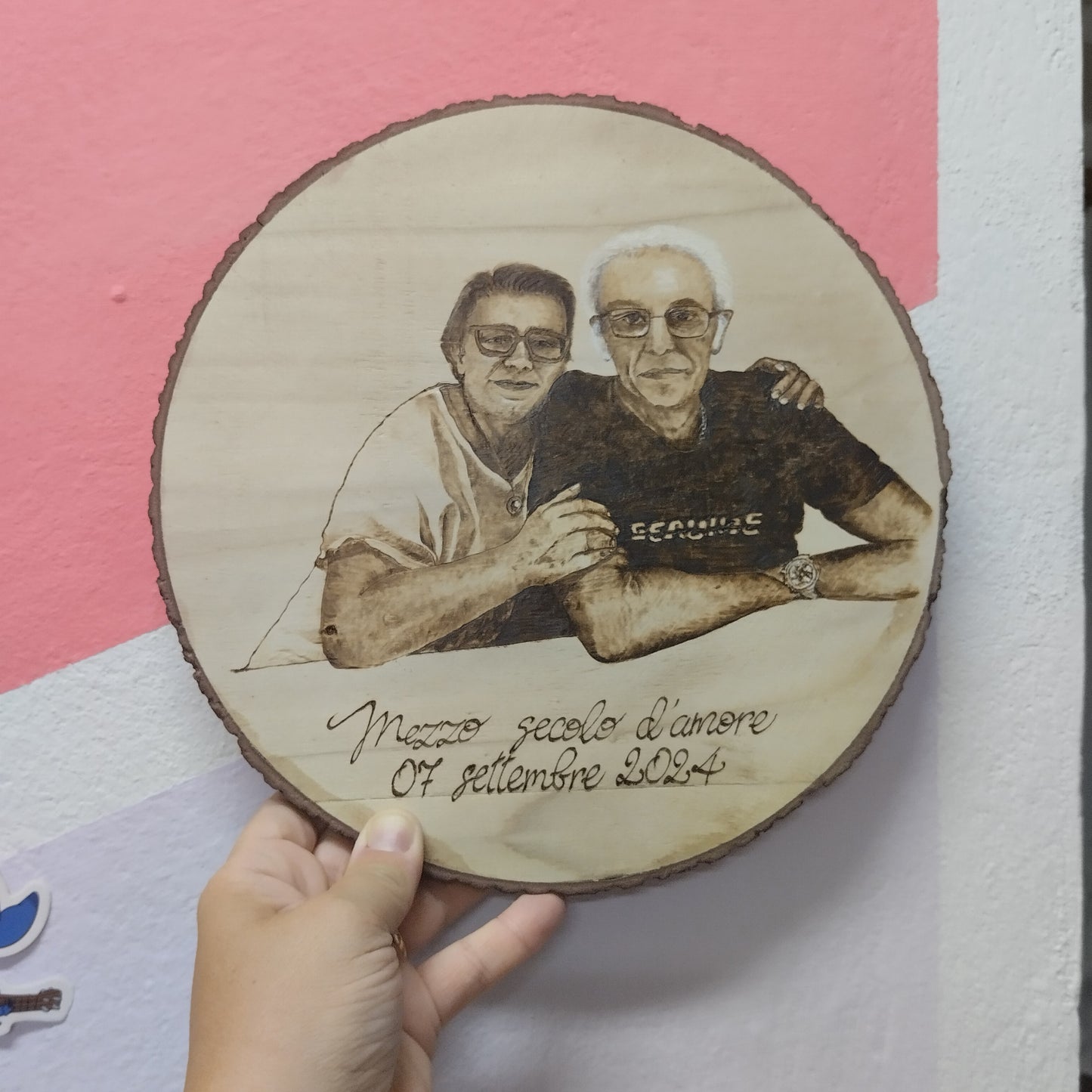 Ritratto pirografato su disco di legno