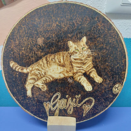 Ritratto pirografato su disco di legno