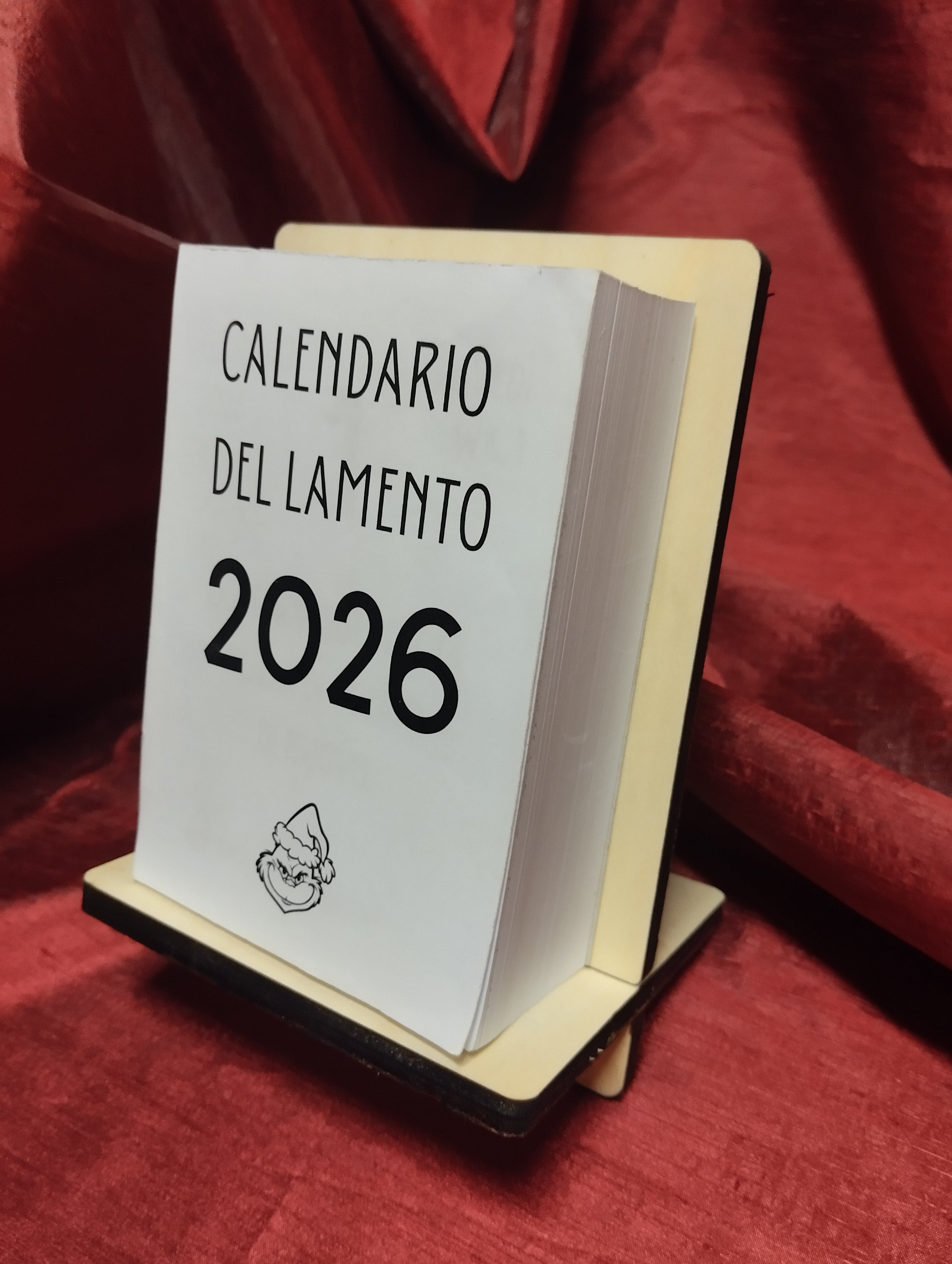 Calendario del Lamento 2026 da tavolo con supporto