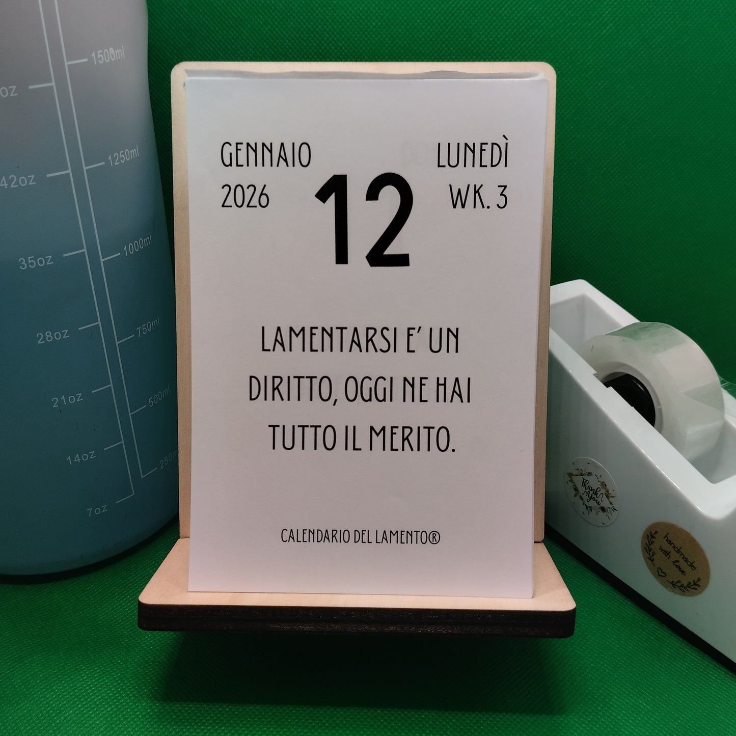 Calendario del Lamento 2026 da tavolo con supporto