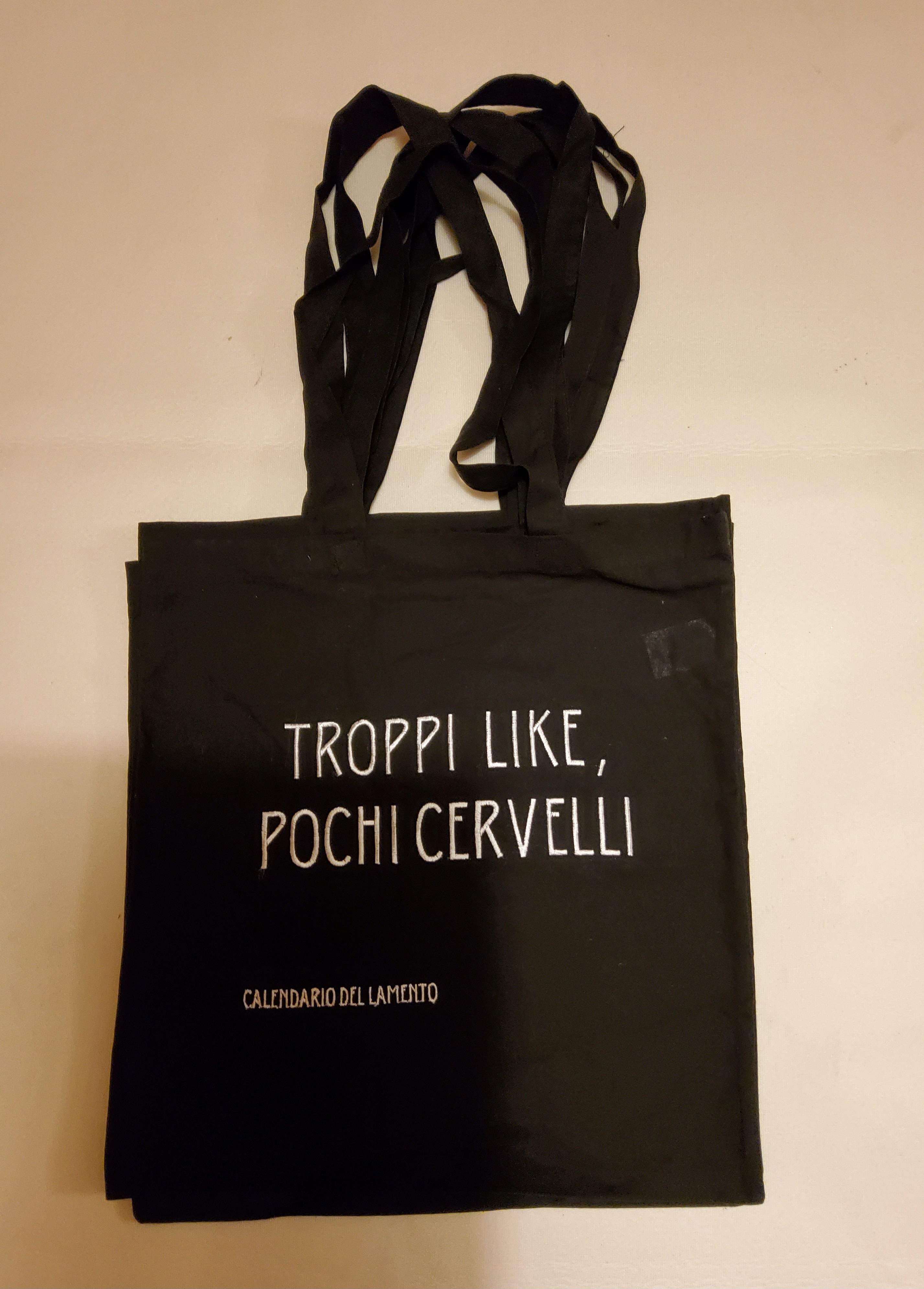 Lamento a Spalla - Nero. Ricamato. Definitivo.