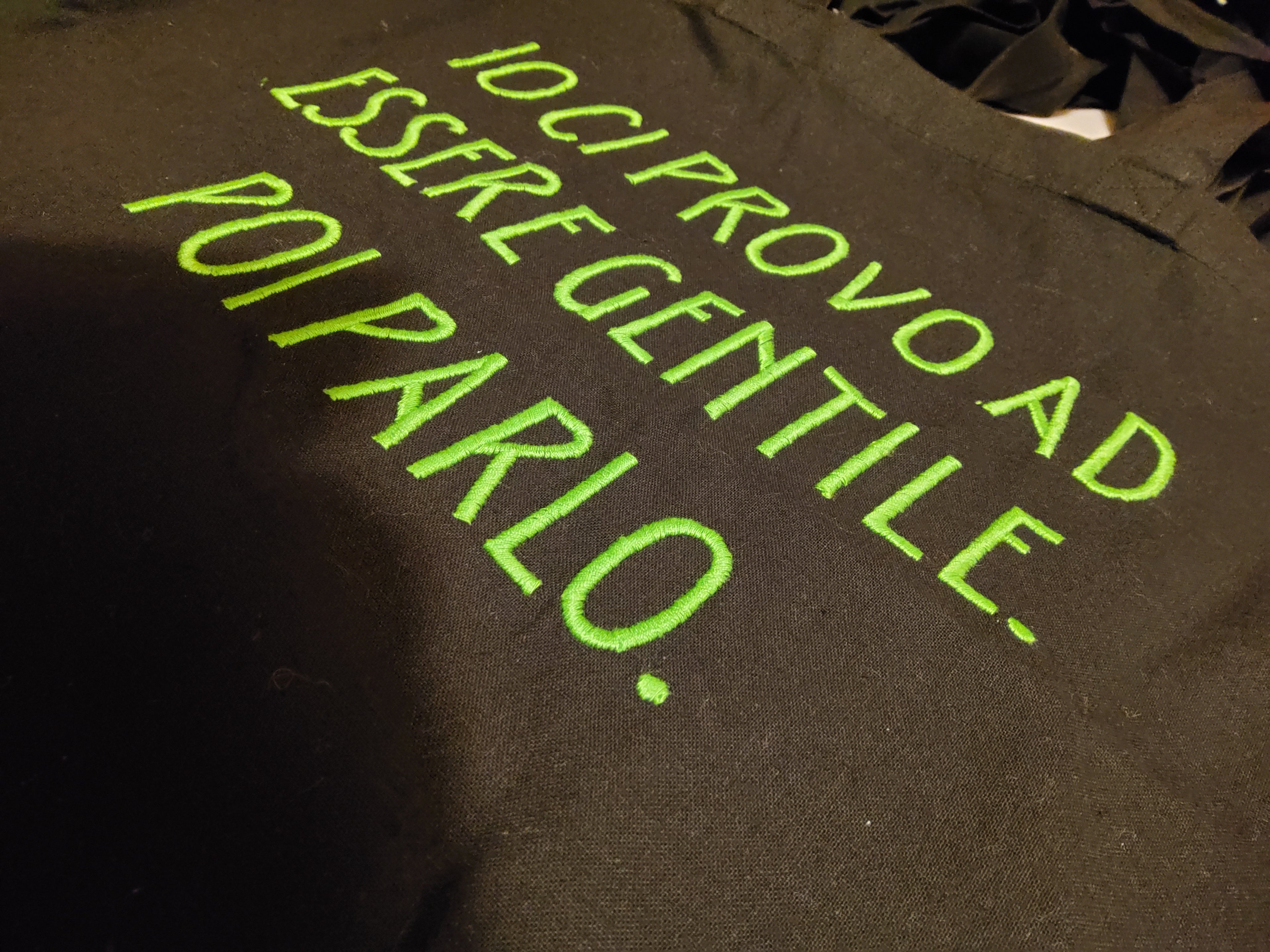 Lamento a Spalla - Nero. Ricamato. Definitivo.