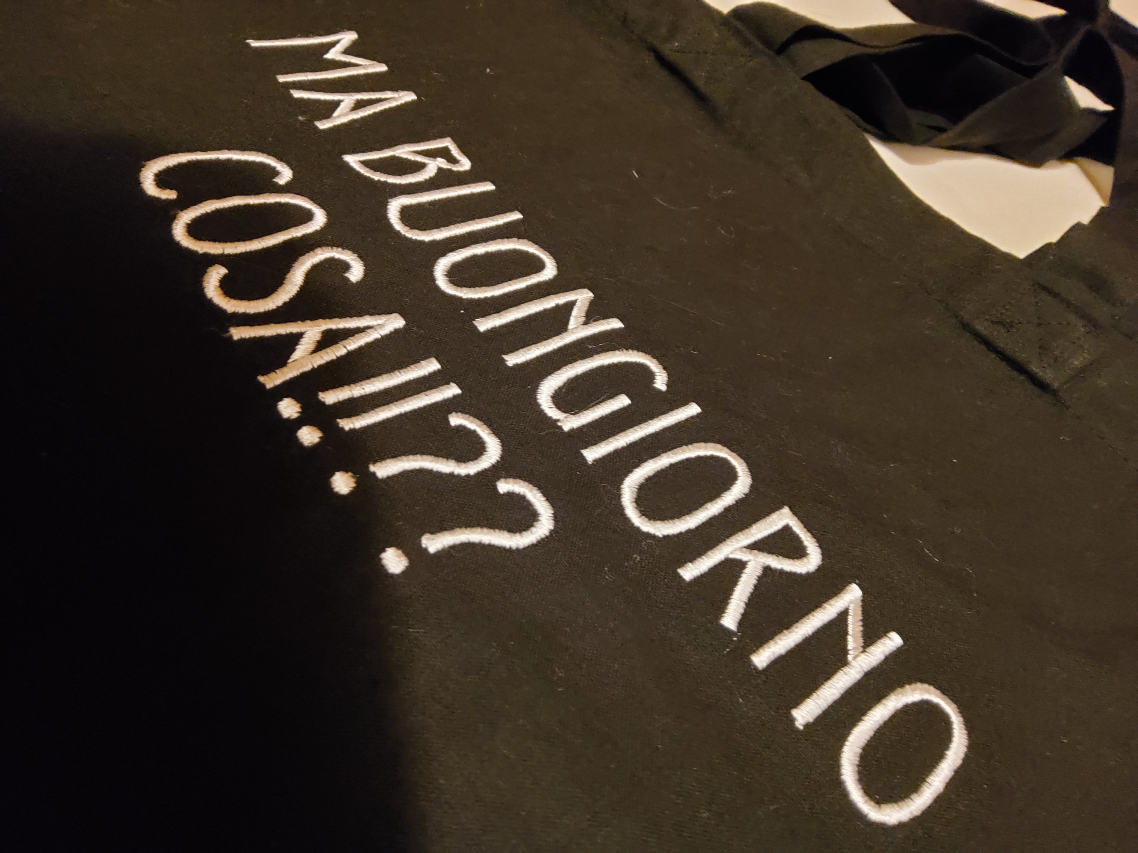 Lamento a Spalla - Nero. Ricamato. Definitivo.