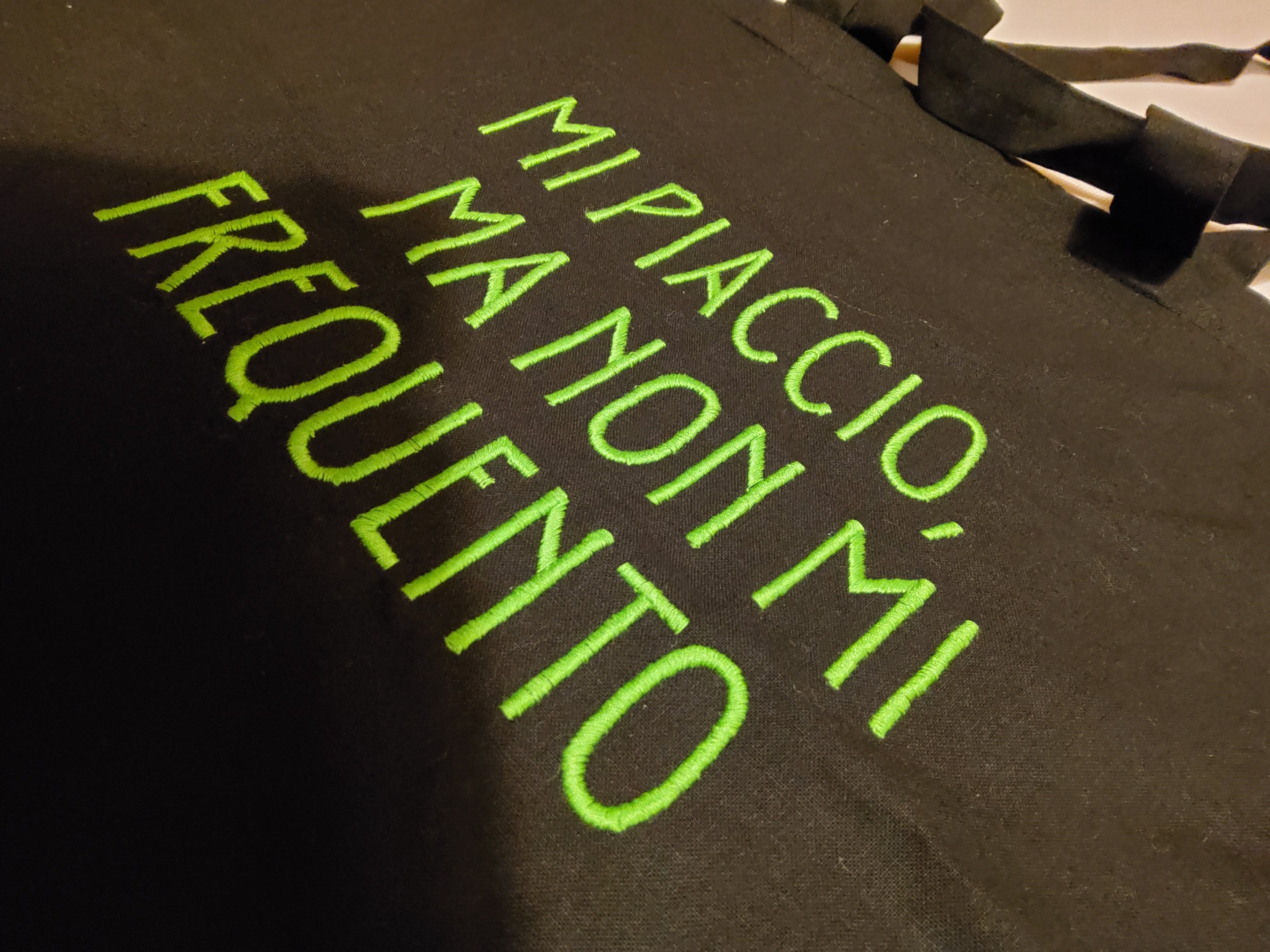 Lamento a Spalla - Nero. Ricamato. Definitivo.